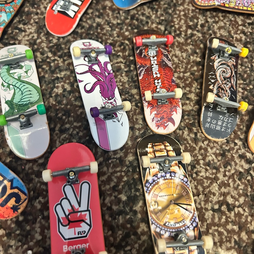 Assorted Mini Finger Skateboards (Tek Decks) Set - Picture 2 of 6